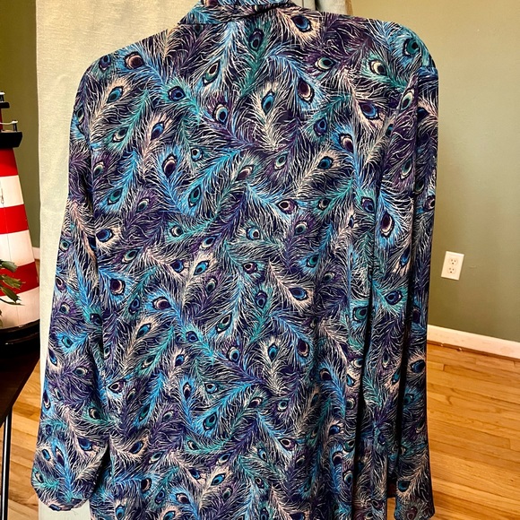 2X Lightweight material Peacock design over shirt blouse - Picture 6 of 7